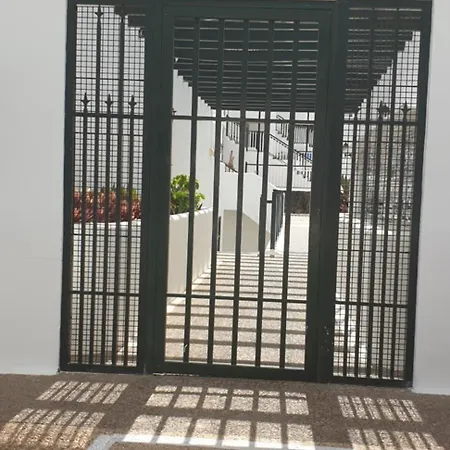 The Ravens * Puerto del Carmen (Lanzarote)